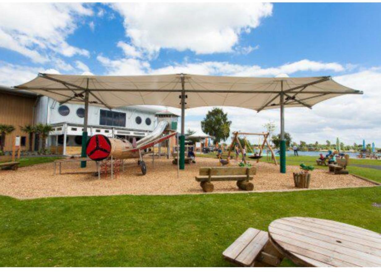 Tattershall Luxury Hot Tub Caravan Exterior photo