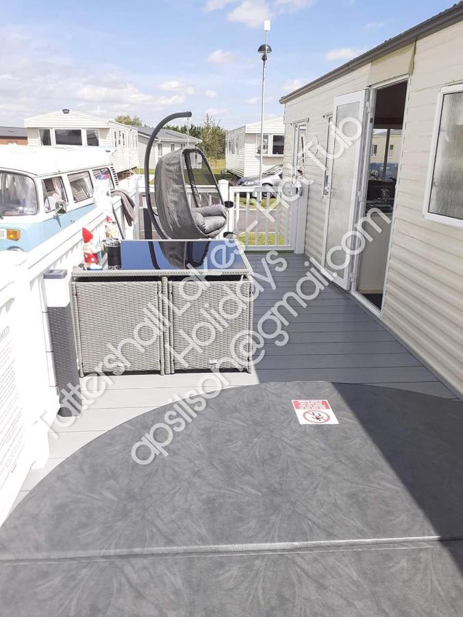 Tattershall Luxury Hot Tub Caravan Exterior photo