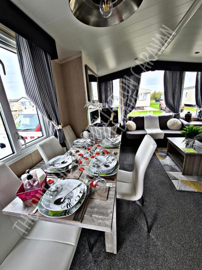 Tattershall Luxury Hot Tub Caravan Exterior photo